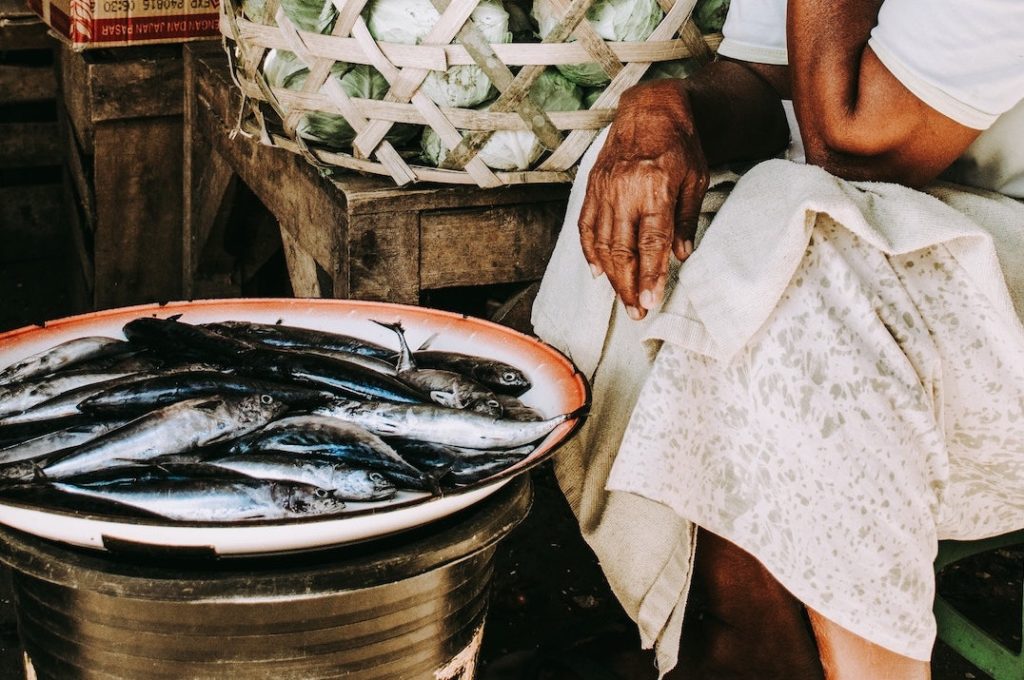 Fish kept on platter for sale.