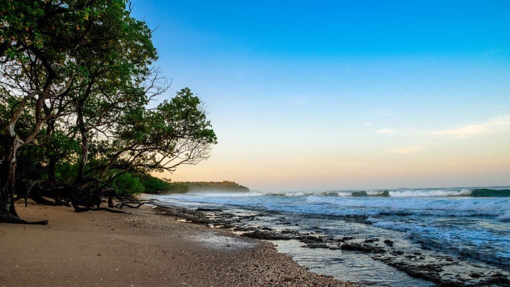 An image of a beach in costa rica