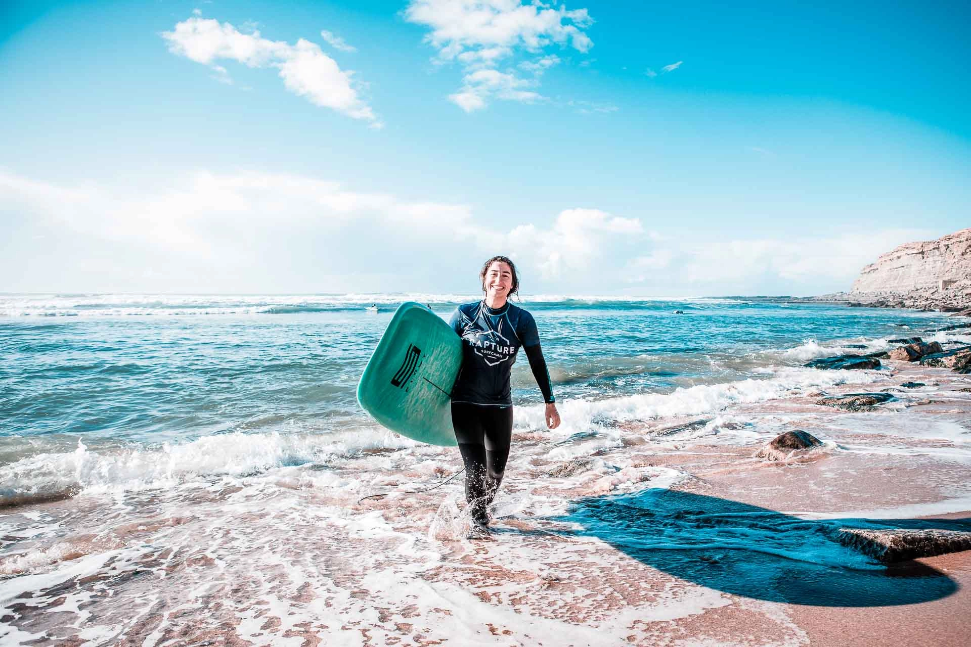 Girl-Walking-Surf-Ericeira