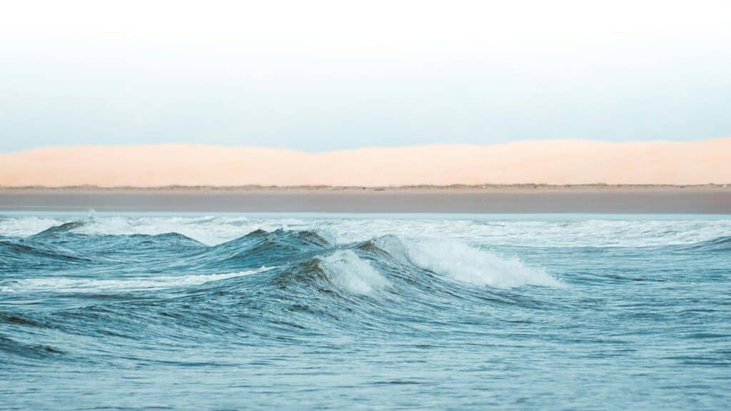An image of an ocean swell