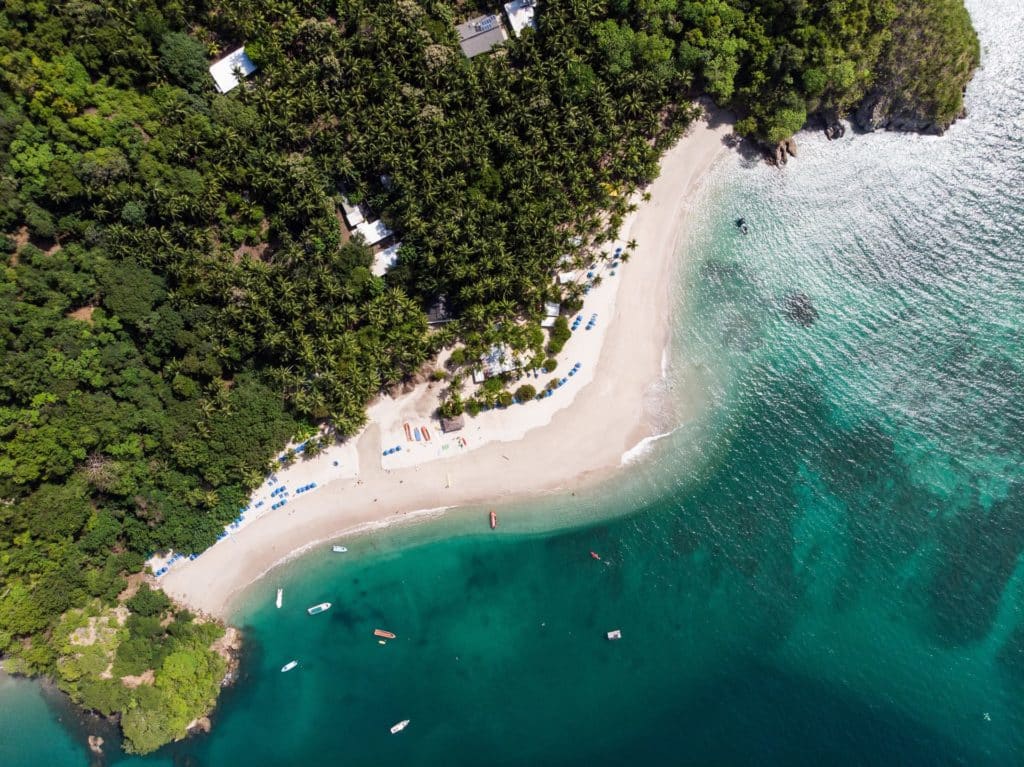 Dronenfoto vom Surfcamp in Costa Rica