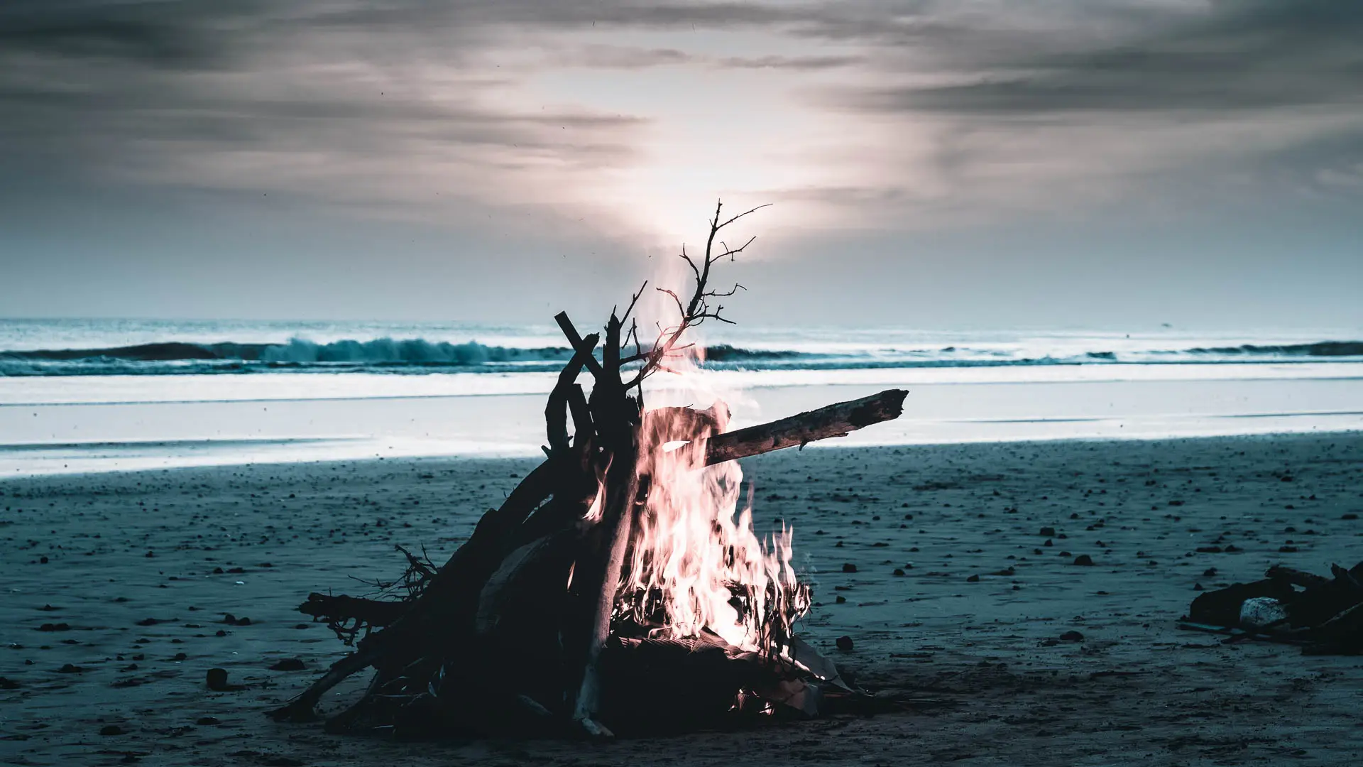 Rapture Surfcamp Costarica Bum Fire
