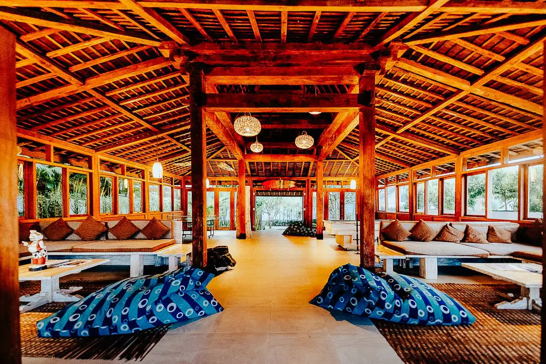 Social area inside with resting area