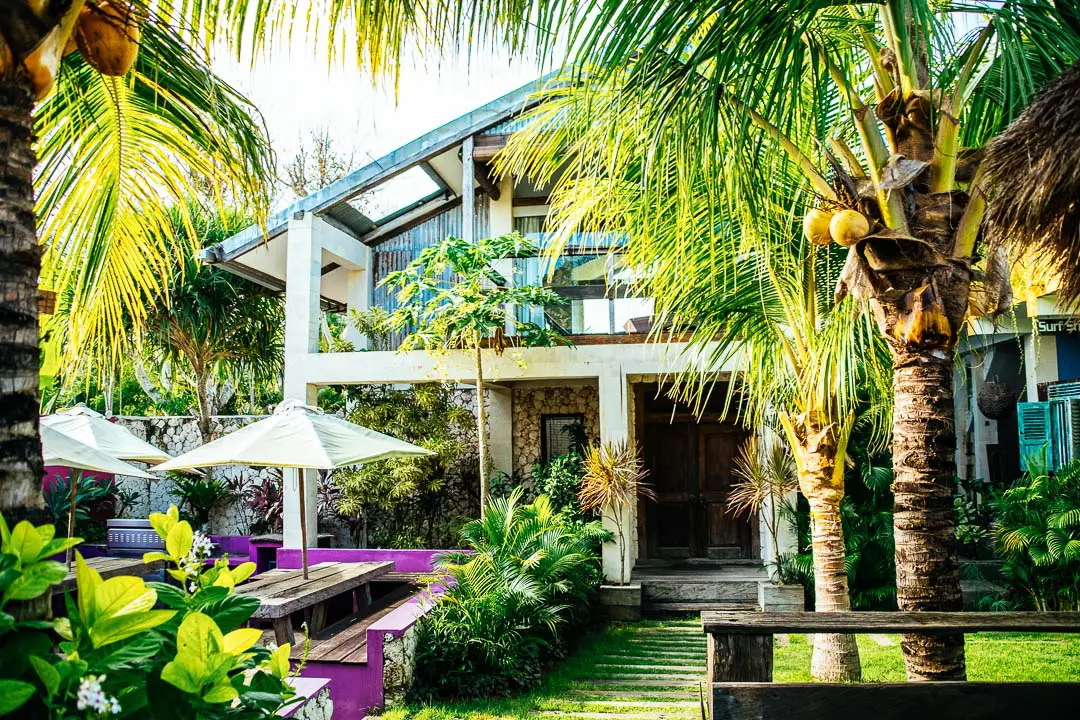 Rapturecamps lounge and entrance