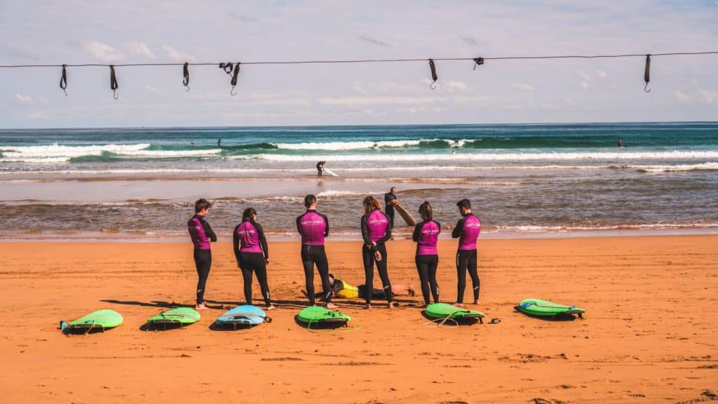 Surfschule in Portugal bevor es ins Wasser geht