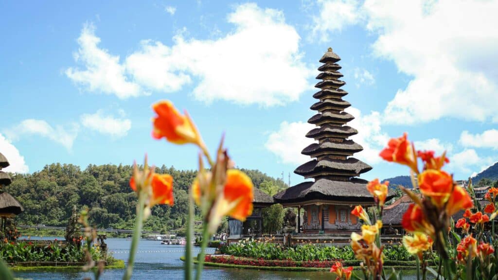 An image of Ulun danu beratan temple